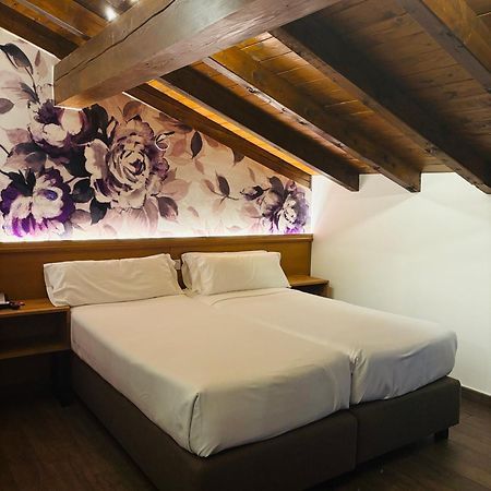 Oianume Hotel อูร์นีตา ภายนอก รูปภาพ